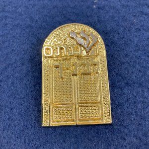 M Katz Jerusalem Goldtone Pin Pendant Torah Year 5759 Judaica Mathilde Schechter